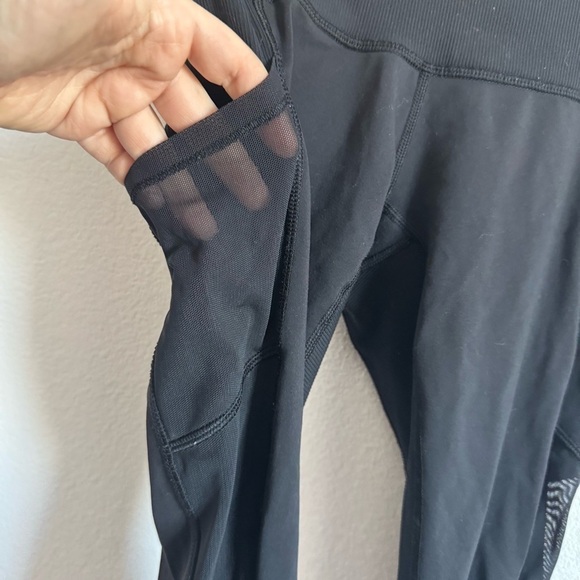 Lululemon Seek The Heat Crop in Black Size: 2 - Picture 7 of 13